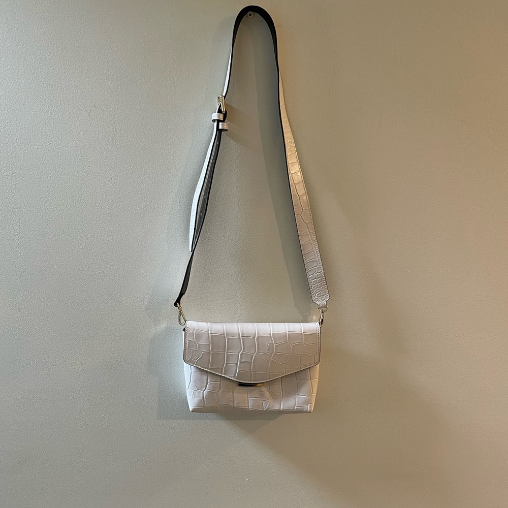 Uterquë Crossbody Embossed Leather Bag